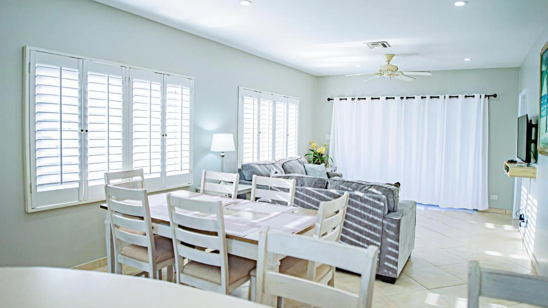 Seven Mile Beach Resort George Town 3*,
