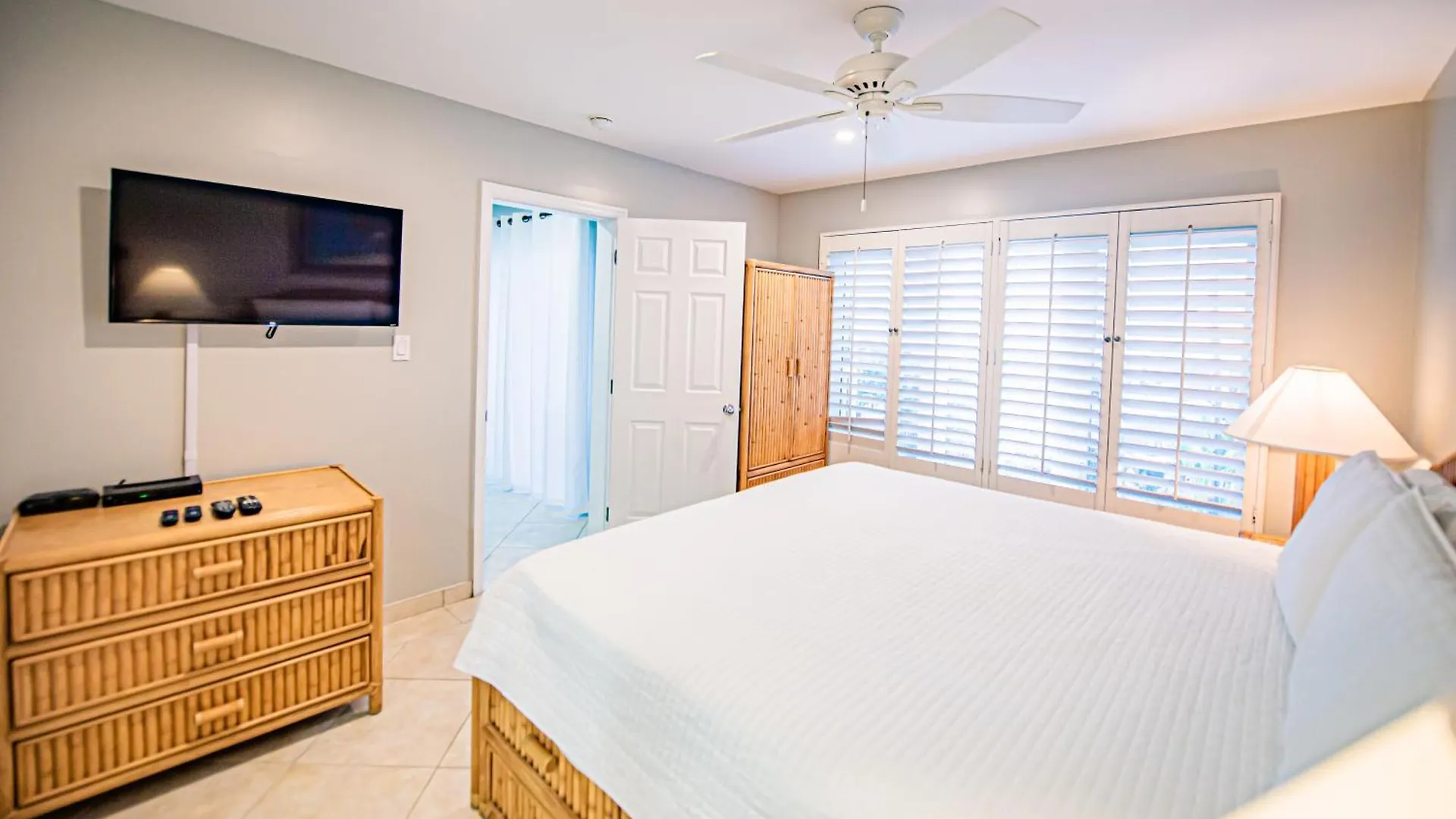 Seven Mile Beach Resort George Town Aparthotel