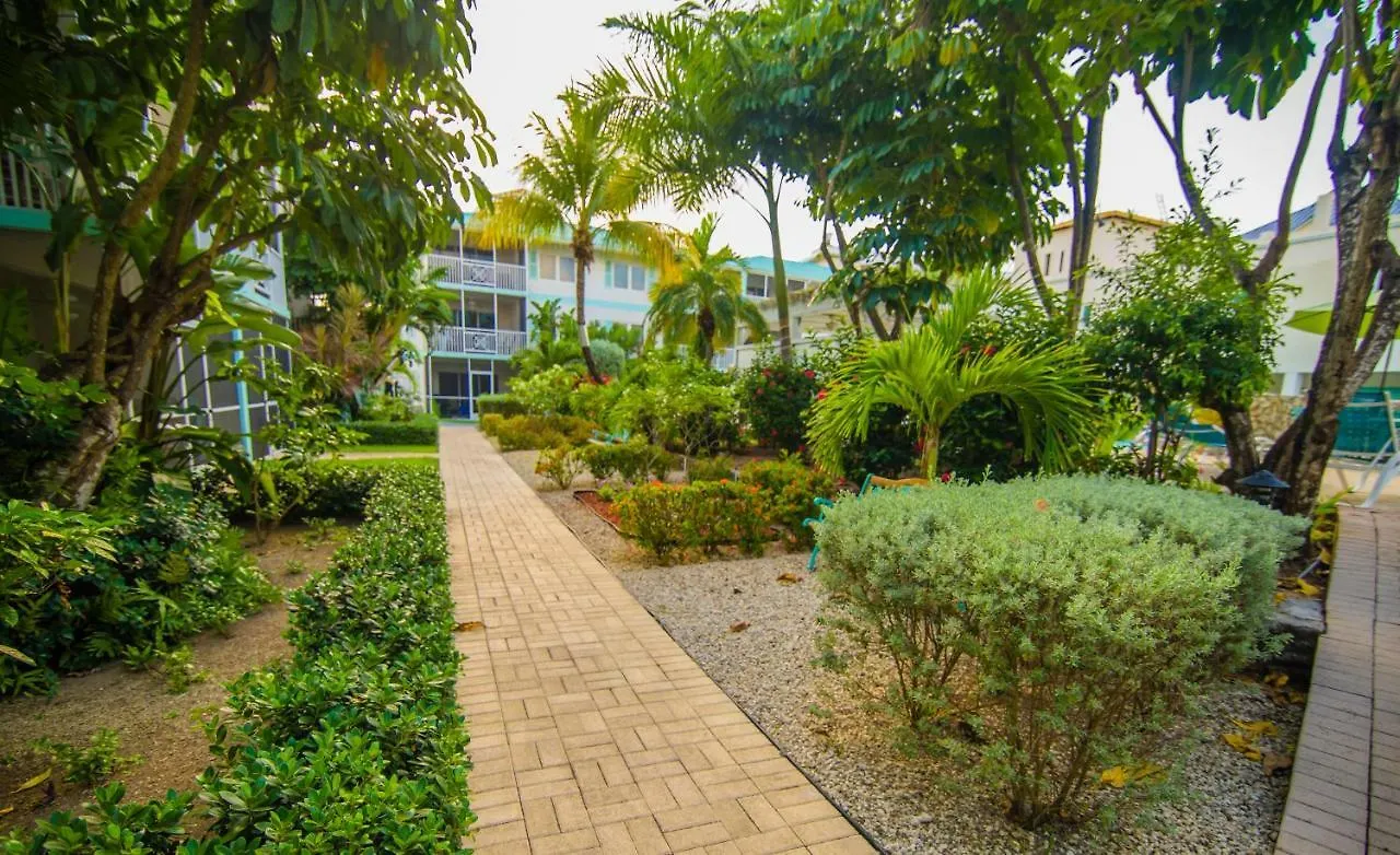 Seven Mile Beach Resort George Town 3*,